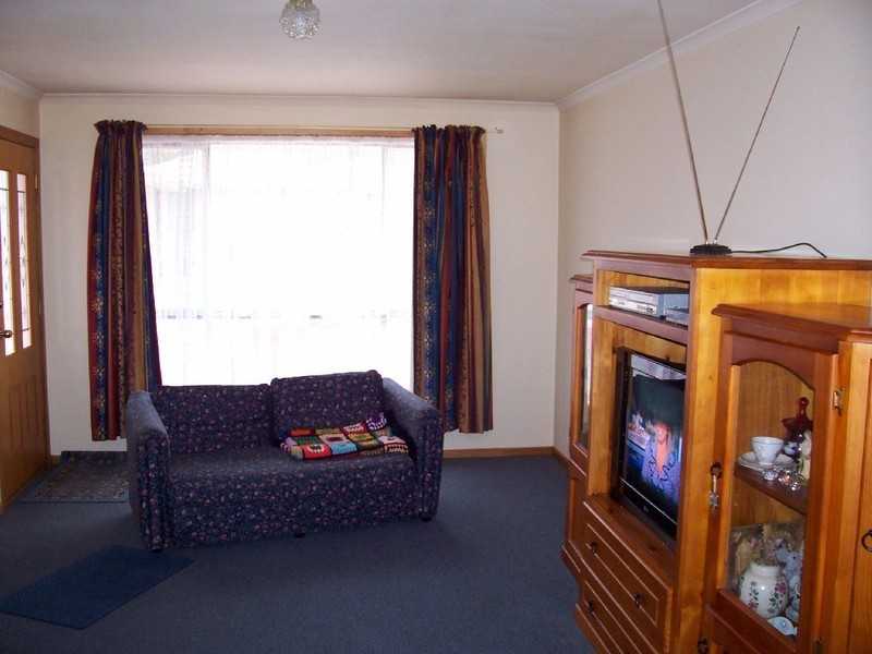 Unit 2 – 11  Horsham Road, Oakdowns TAS 7019