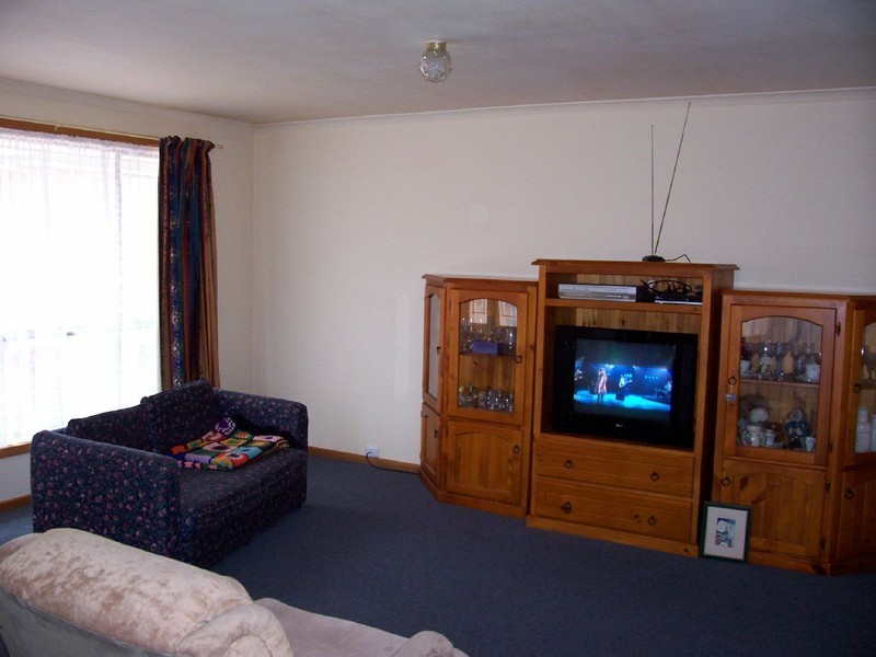 Unit 2 – 11  Horsham Road, Oakdowns TAS 7019