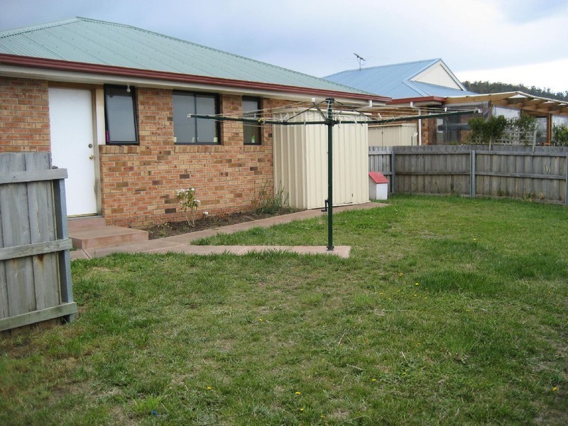 Unit 2 – 11  Horsham Road, Oakdowns TAS 7019