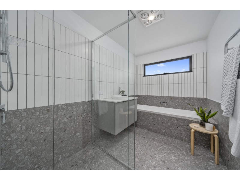 1 / 12 Auburn Road, Kingston Beach TAS 7050