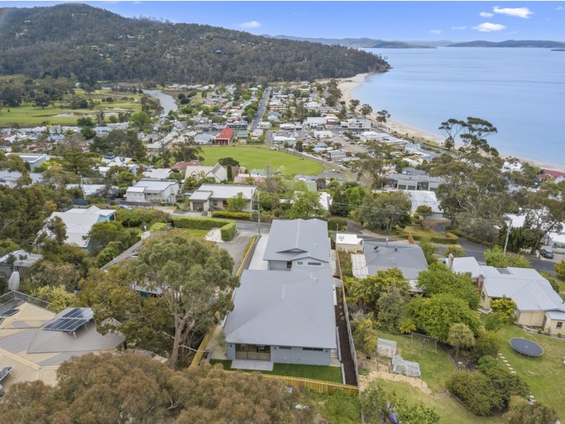 1 / 12 Auburn Road, Kingston Beach TAS 7050