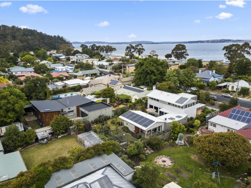8 Windsor Street, Kingston Beach TAS 7050