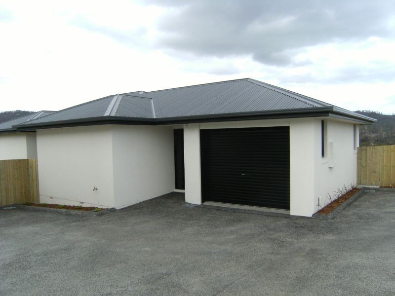 2/11 Hance Road, Howrah TAS 7018