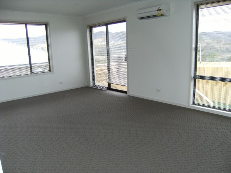 2/11 Hance Road, Howrah TAS 7018