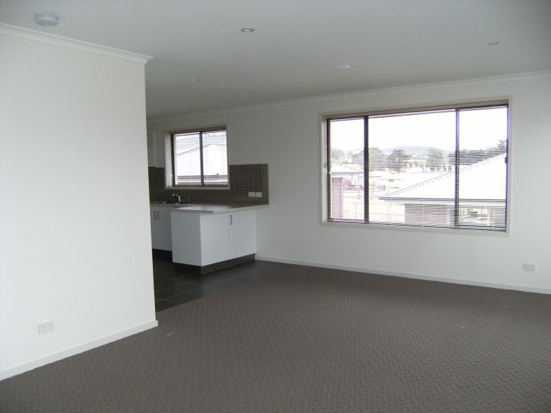 2/11 Hance Road, Howrah TAS 7018