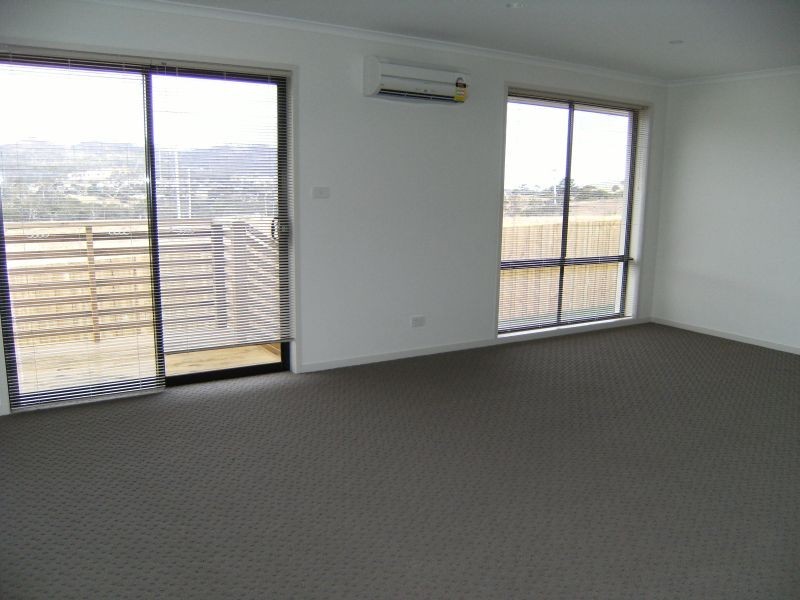 2/11 Hance Road, Howrah TAS 7018