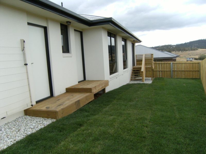 2/11 Hance Road, Howrah TAS 7018