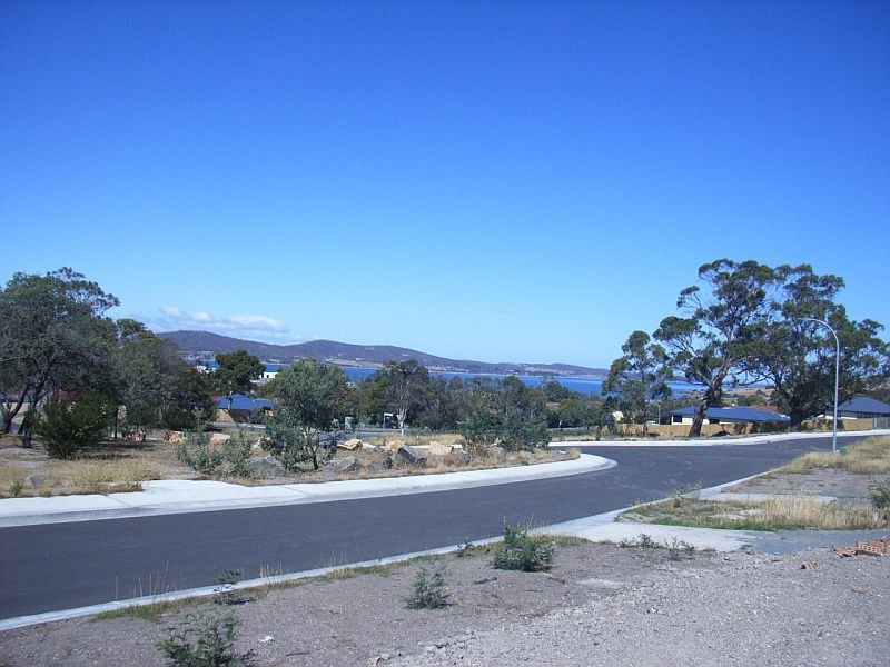 18 Emmaline Court, Rokeby TAS 7019