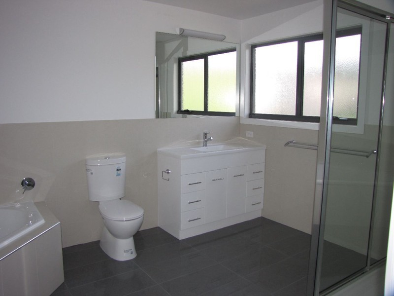 2/360 Carella, Tranmere TAS 7018