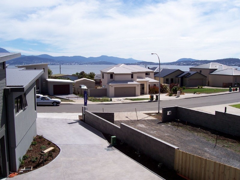 2/360 Carella, Tranmere TAS 7018