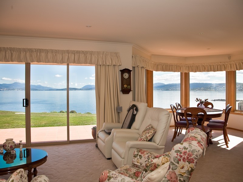 14 Pindos Drive, Tranmere TAS 7018