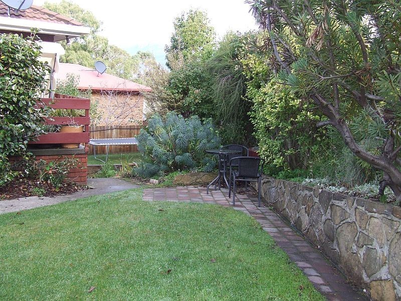 18 Sherwood Court, Lindisfarne TAS 7015