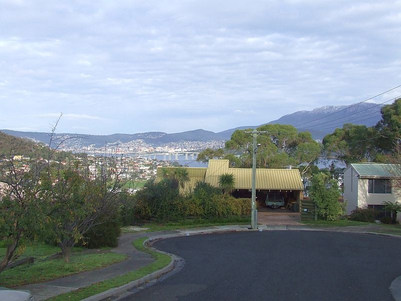 18 Sherwood Court, Lindisfarne TAS 7015