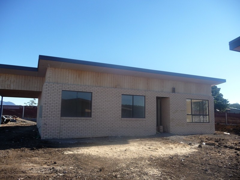 1 and 2/127 Hance Road, Howrah TAS 7018