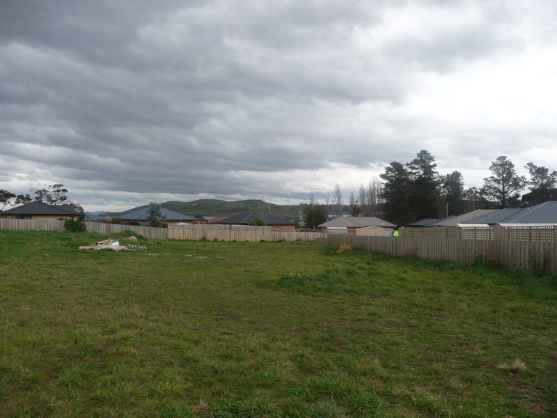 4/10     Parsonage Place, Rokeby TAS 7019