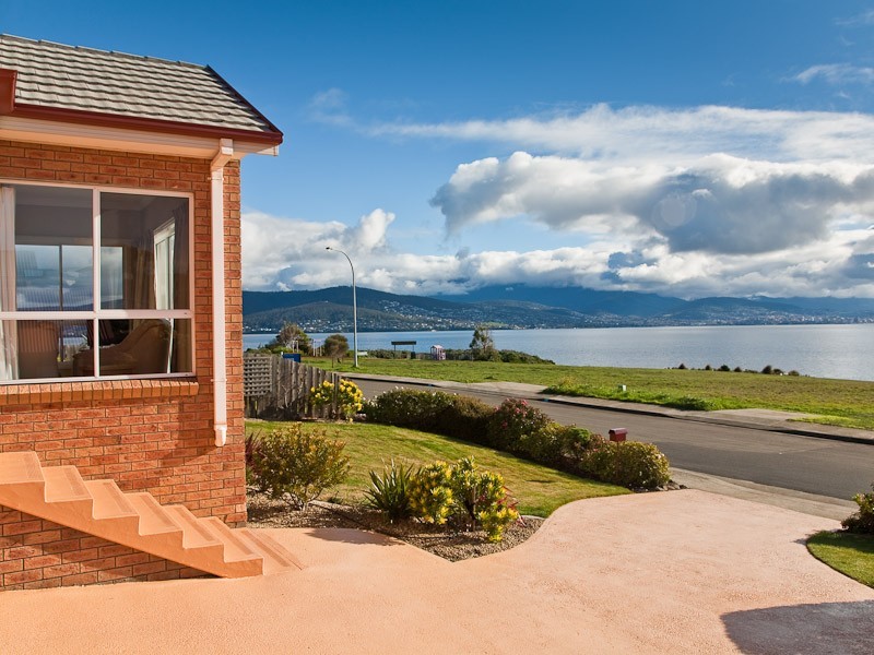 9 Pindos Drive, Tranmere TAS 7018