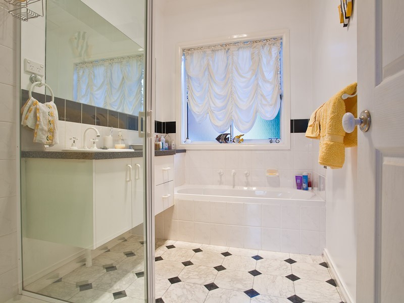 9 Pindos Drive, Tranmere TAS 7018