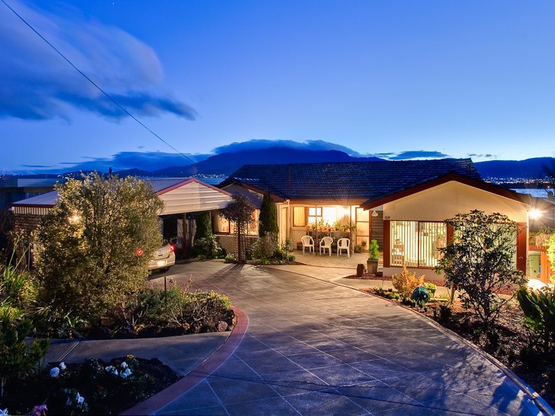 64 Cornwall, Rose Bay TAS 7015