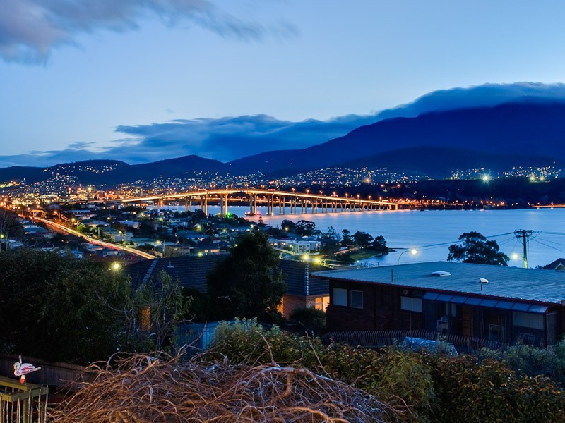 64 Cornwall, Rose Bay TAS 7015