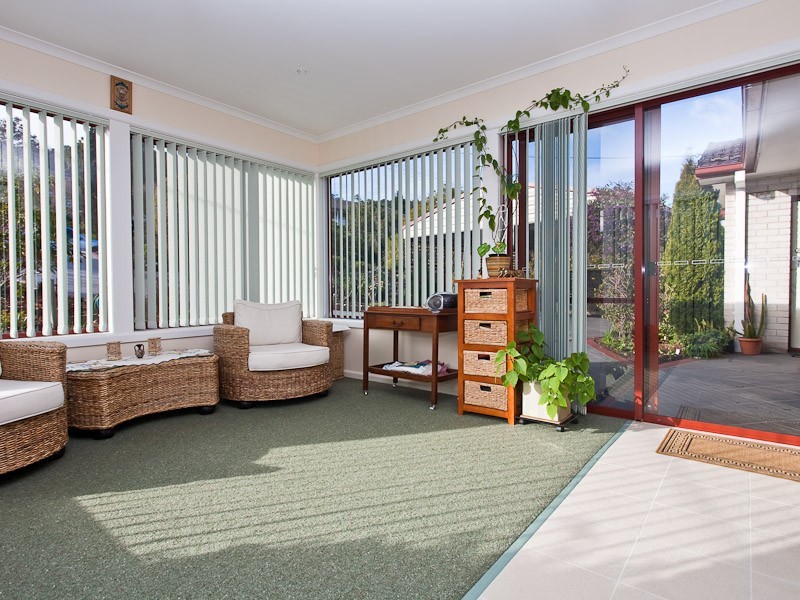 64 Cornwall, Rose Bay TAS 7015