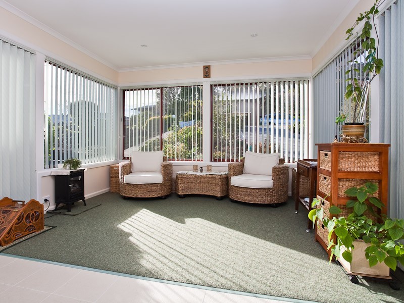 64 Cornwall, Rose Bay TAS 7015