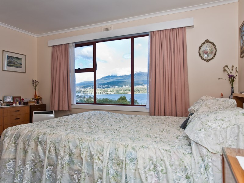 64 Cornwall, Rose Bay TAS 7015