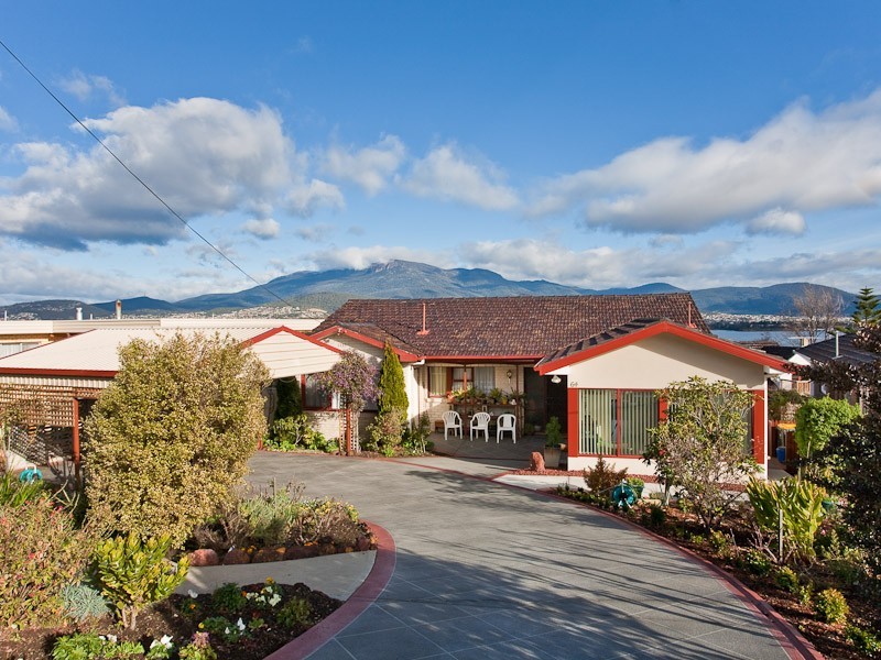 64 Cornwall, Rose Bay TAS 7015