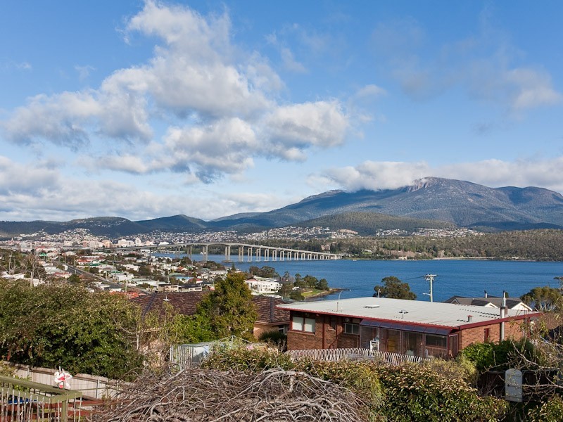 64 Cornwall, Rose Bay TAS 7015