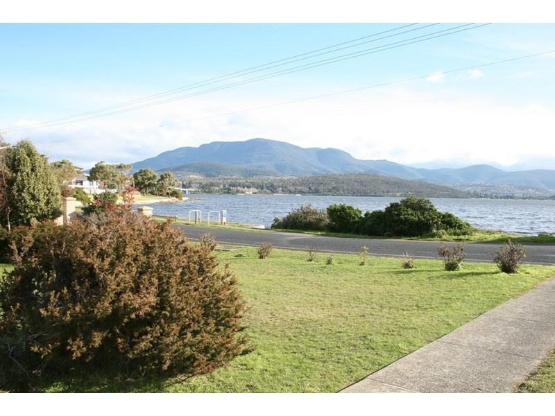 73 Esplanade, Rose Bay TAS 7015