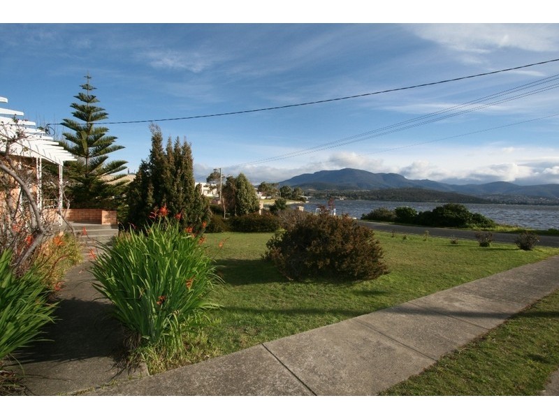 73 Esplanade, Rose Bay TAS 7015