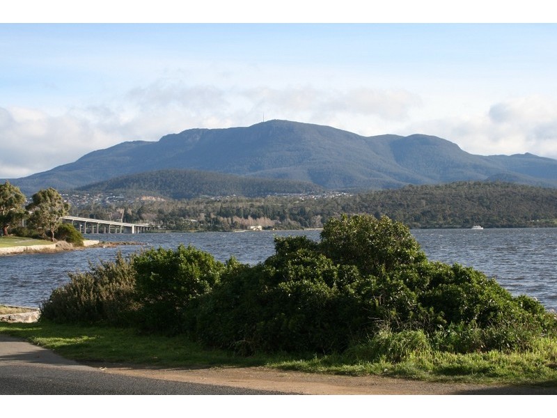 73 Esplanade, Rose Bay TAS 7015