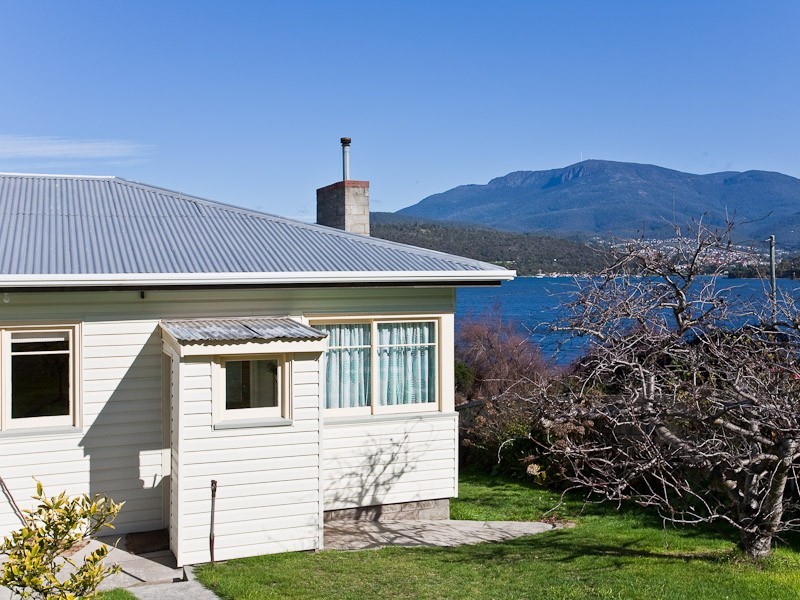5 Paloona Street, Lindisfarne TAS 7015
