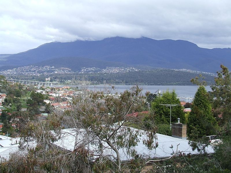 13 Cedar Street, Lindisfarne TAS 7015