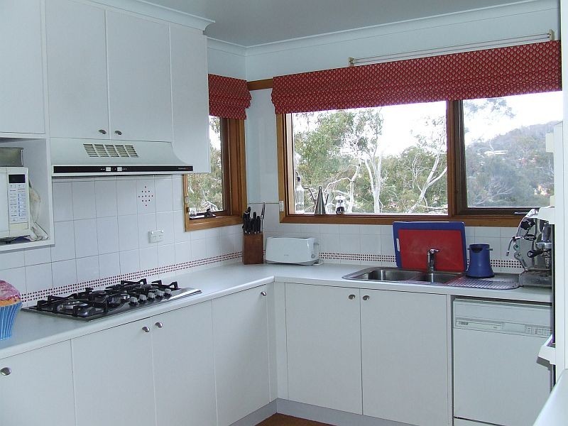 13 Cedar Street, Lindisfarne TAS 7015