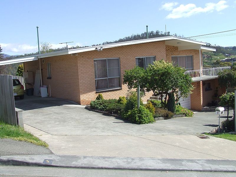 1 Nubeena Street, Lindisfarne TAS 7015