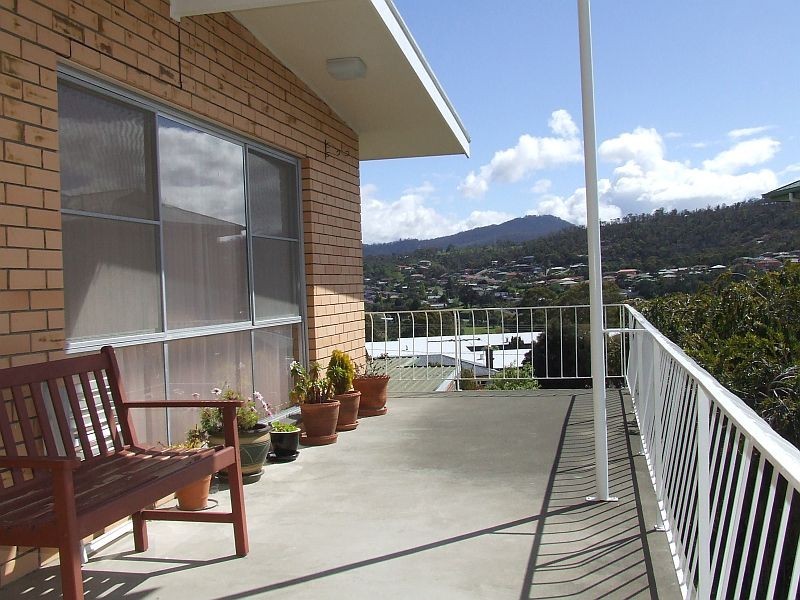 1 Nubeena Street, Lindisfarne TAS 7015