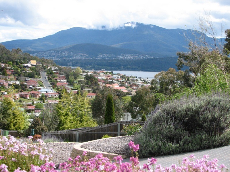 27 Katrina Court, Lindisfarne TAS 7015