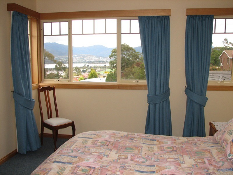 27 Katrina Court, Lindisfarne TAS 7015