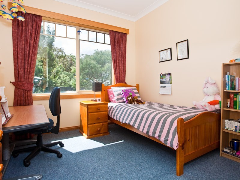 27 Katrina Court, Lindisfarne TAS 7015