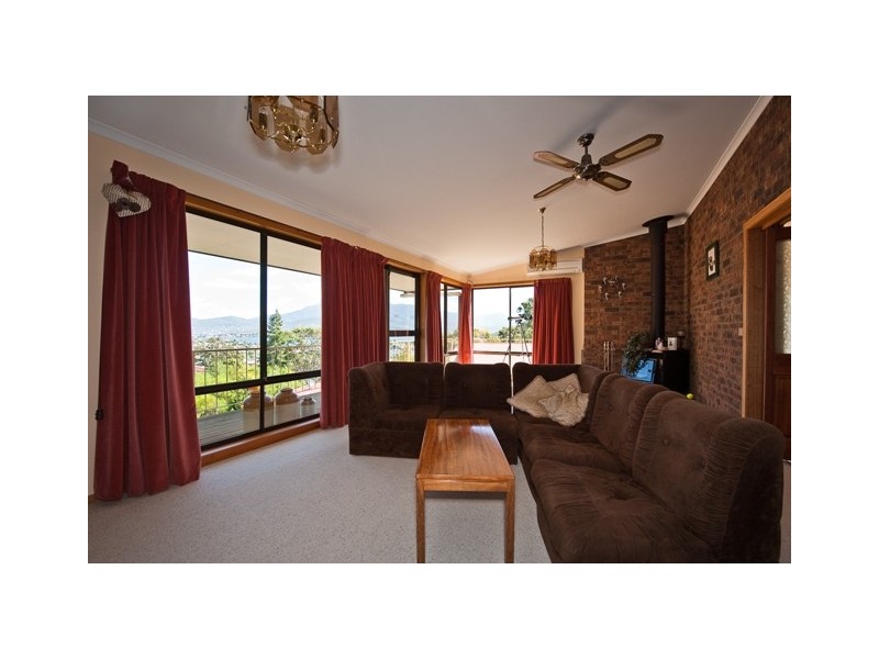 78 Begonia Street, Lindisfarne TAS 7015