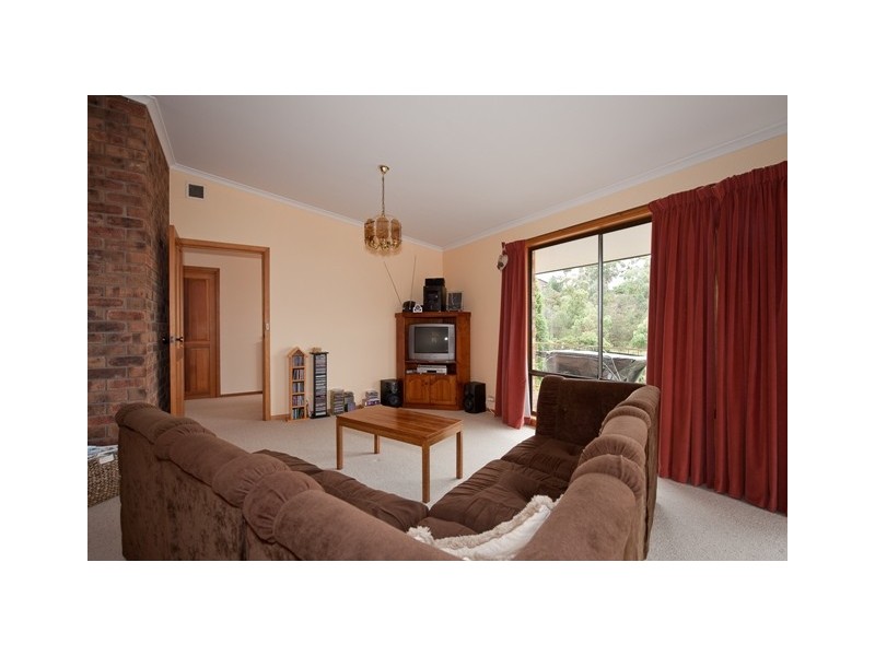 78 Begonia Street, Lindisfarne TAS 7015