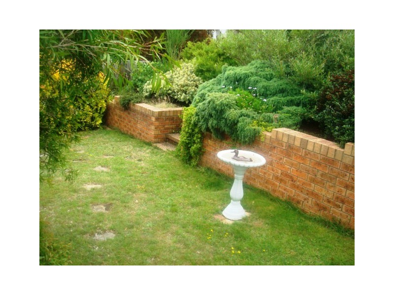 78 Begonia Street, Lindisfarne TAS 7015