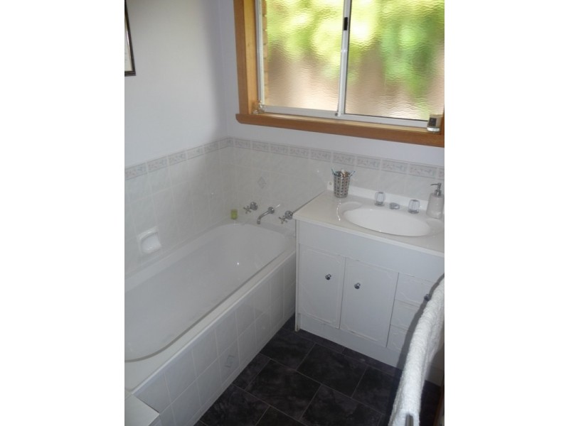 2-265 Cambridge Road, Warrane TAS 7018