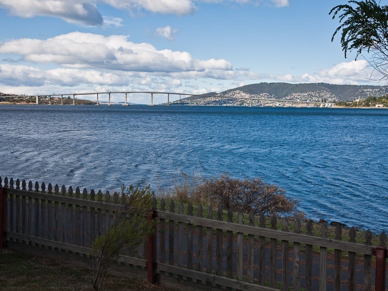 4 Ambleside, Lindisfarne TAS 7015