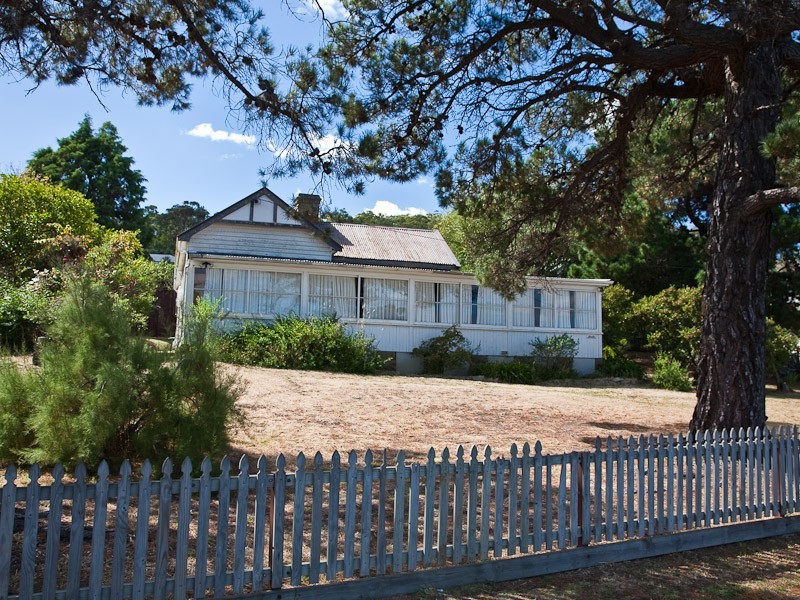 4 Ambleside, Lindisfarne TAS 7015