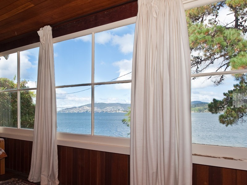 4 Ambleside, Lindisfarne TAS 7015