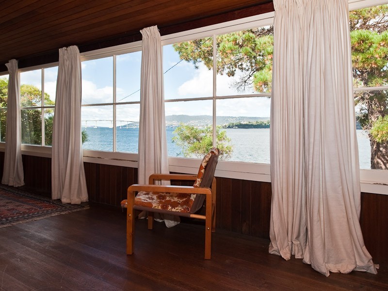 4 Ambleside, Lindisfarne TAS 7015