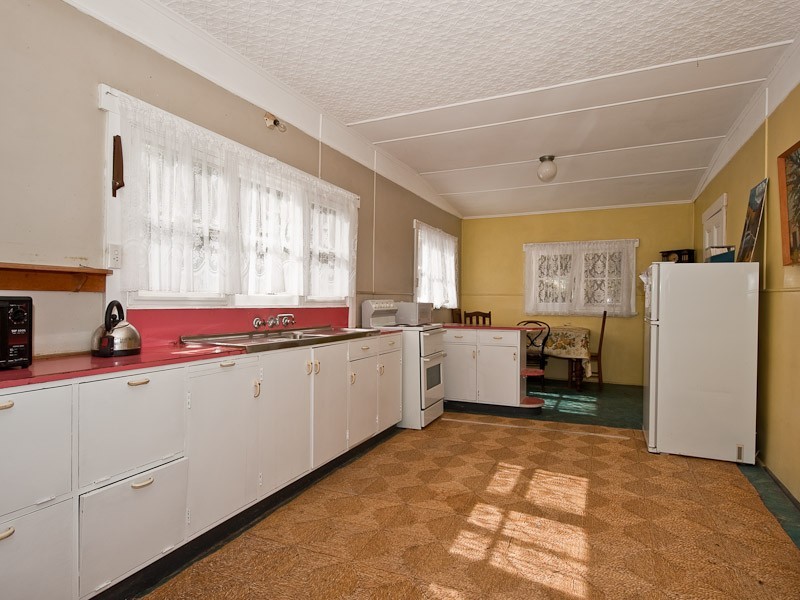 4 Ambleside, Lindisfarne TAS 7015