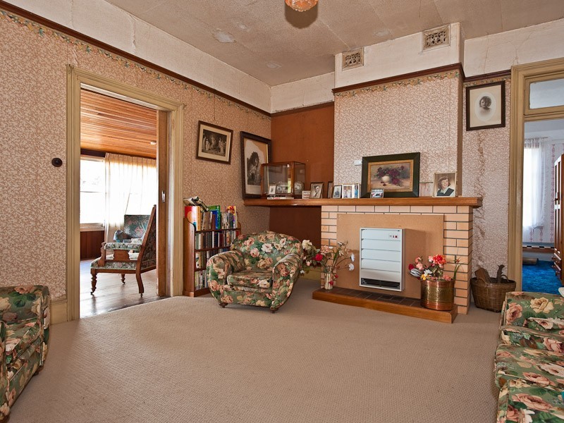 4 Ambleside, Lindisfarne TAS 7015