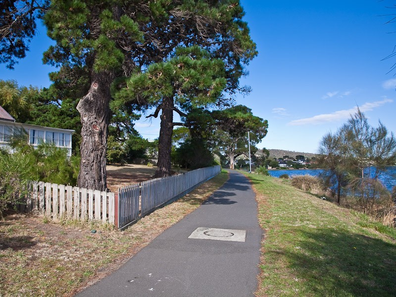 4 Ambleside, Lindisfarne TAS 7015